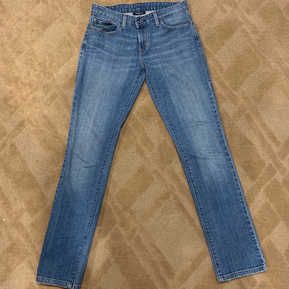 Levi’s straight leg jean